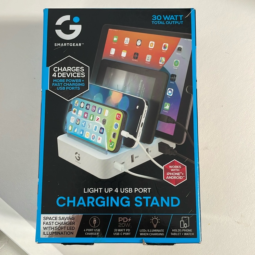 Open box item! SmartGear USB Charging Stand. 4 USB ports, LED illumination